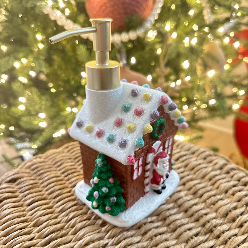 Caro Christmas gingerbread house Santa soap dispenser bathroom kitchen novelty - Picture 2 of 8